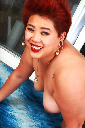 hd-photo-and-video-gallery-asian-bbw-mandy-spreads-extreme-hairy-vag