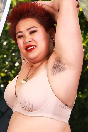 hd-photo-and-video-gallery-asian-plumper-mandy-reveals-hairy-pits