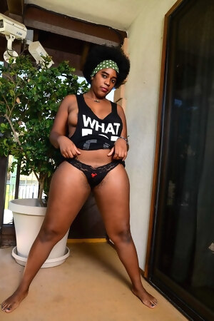 hd-photo-and-video-gallery-diamond-s-serious-curves-and-thighs
